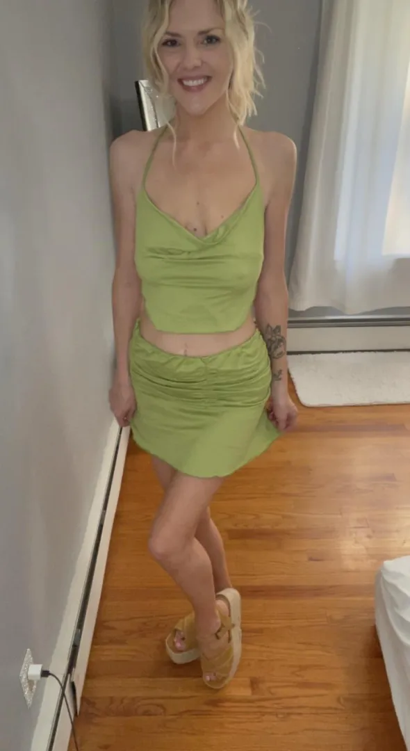 Long tits and nipples  posted by MmmHayleyyy