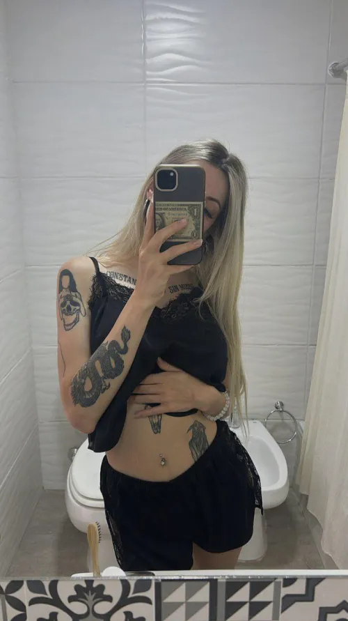 Longing for closeness and good vibes. by dahemilyo