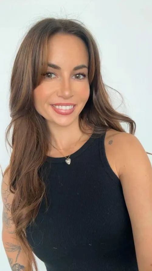 Look all you want… but touching? That’s another story by cutiebunnymoore