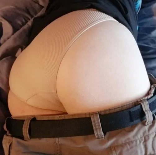 Look at my fat perfect ass bulging out of my underwear and don’t pay attention to the money that disappeared from your bank account by eughh5477