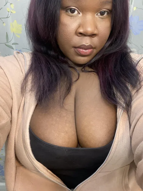 Look at my lips and let them guide you to submission. by toesbychrissy