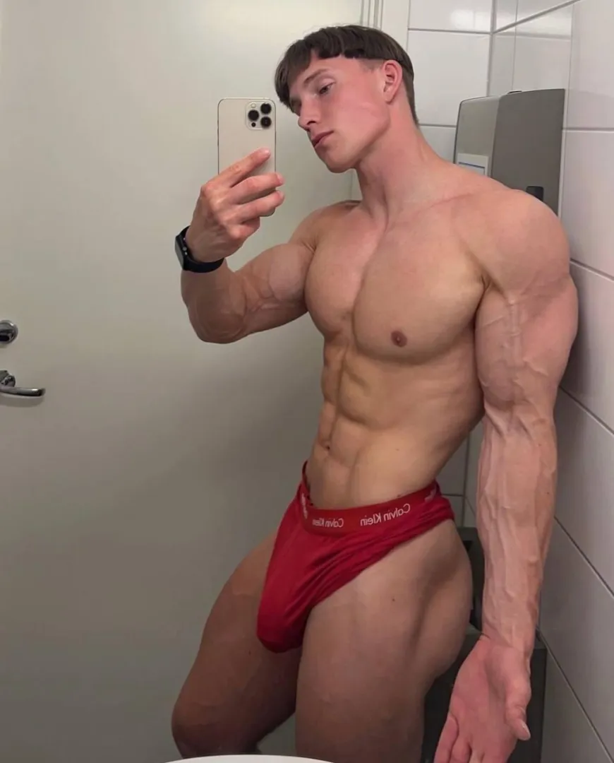 Look at that big bulge posted by TheOnlyBig-Man