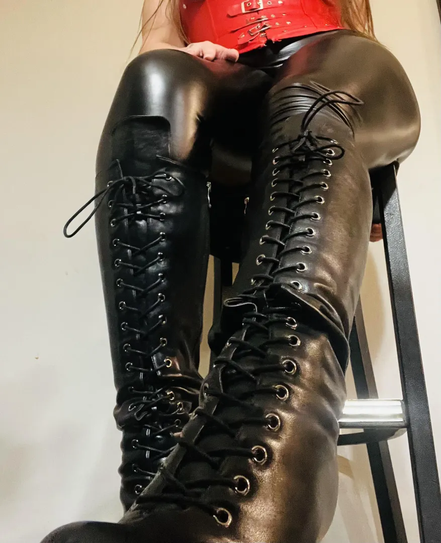 Look at you *already* beneath me worshipping my boots  posted by TemptressxJade