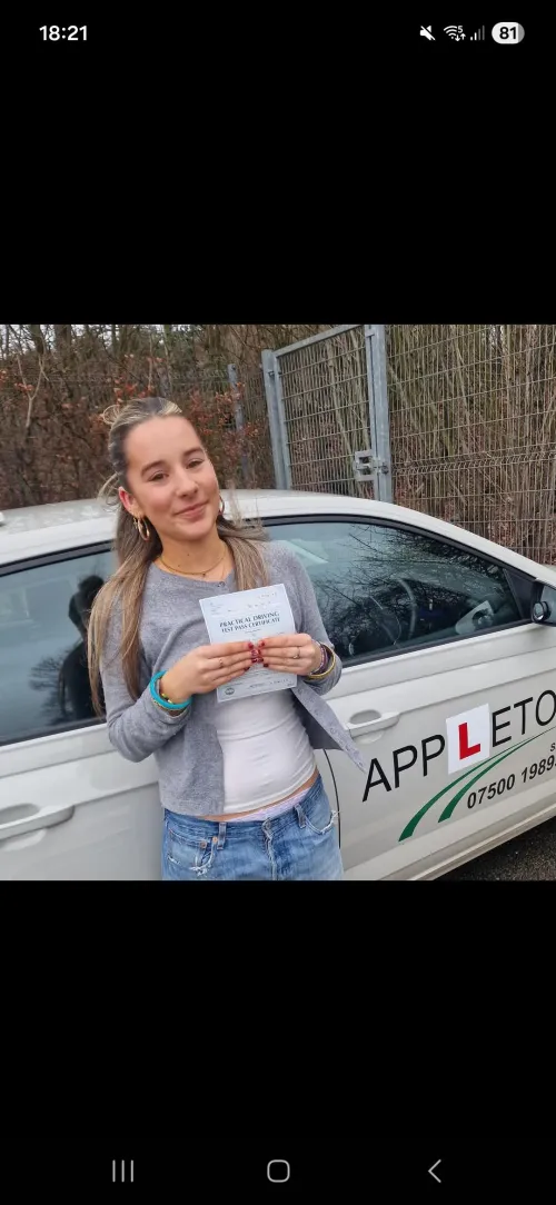 Looking cute by PM-ME-UR-KNICKERS