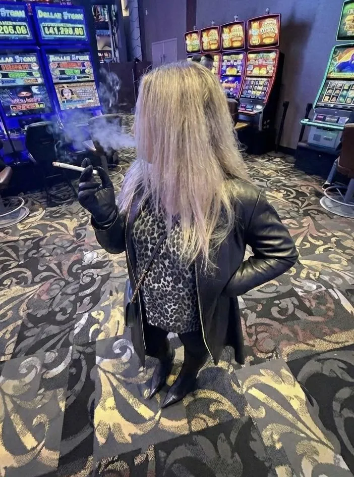 Looking for a casino partner.
Must be comfortable with a leather-wearing 120mm smoker who doesn’t fold under pressure ♠️ posted by heeledobsession