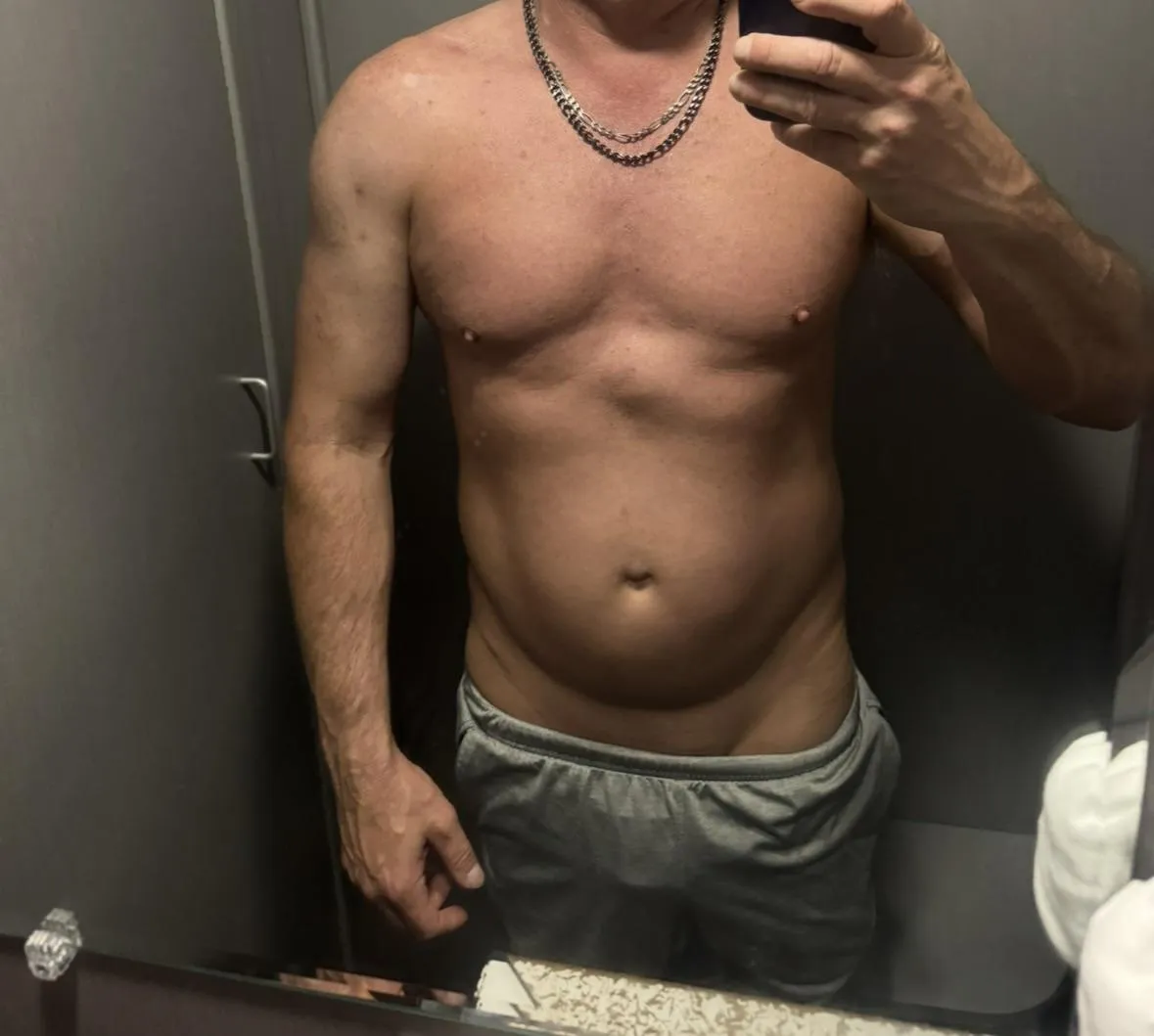 Looking for a female that’s hwp to fuck my hubby! Chattanooga area. He’s 54 and nice cock  posted by OkText8752