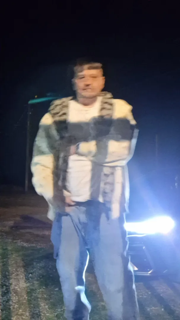 Looking for a hot female to help me spend his money and have a good time tonight posted by Vegetable-Scale9716