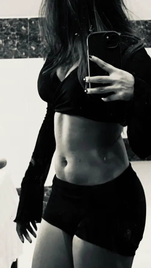 Looking for a long term daddy , i love clothes  by AcadiaLanky8259