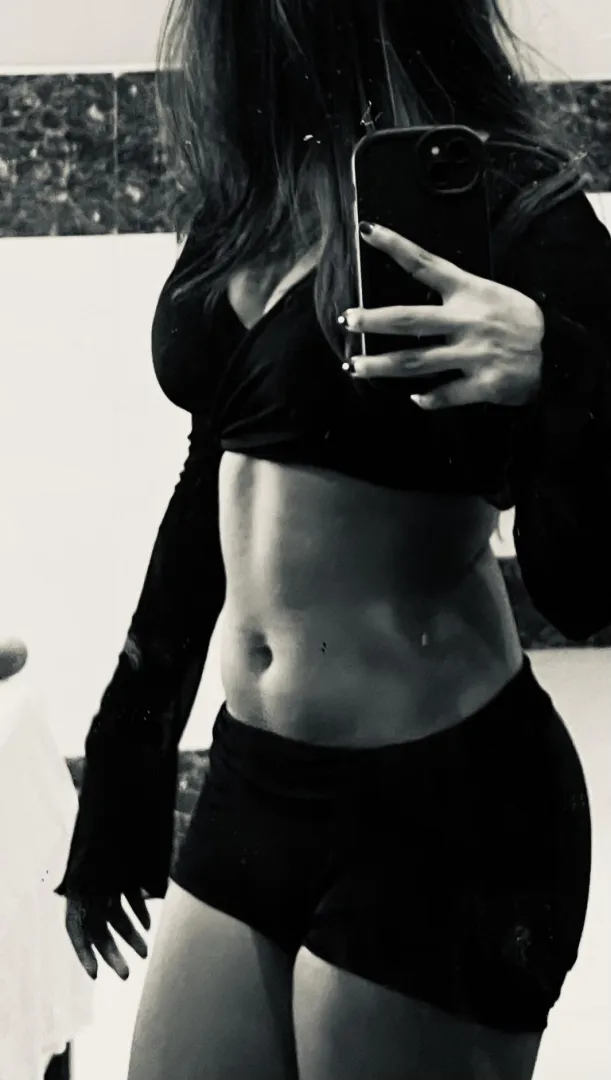 Looking for a long term daddy , i love clothes  posted by AcadiaLanky8259