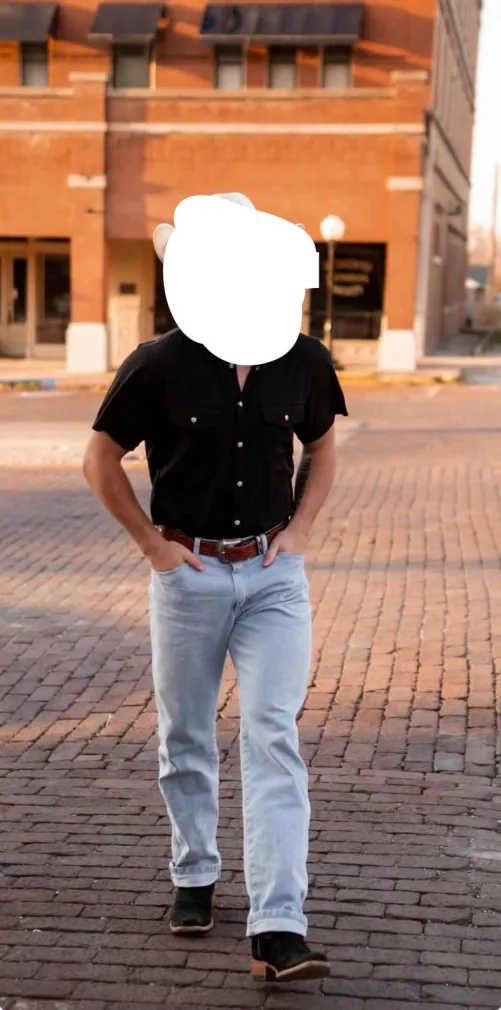 Looking for a MILF NEA. 20 by Substantial-Leek-895