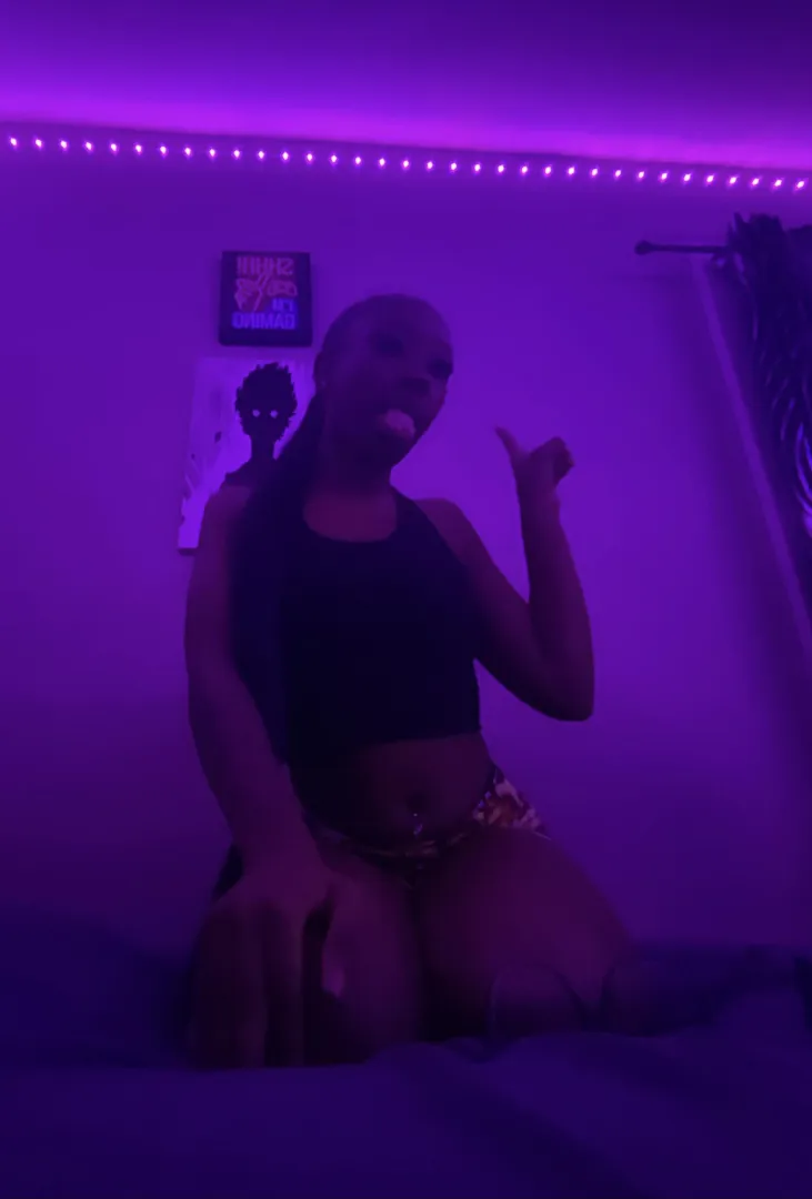 Looking for a mistress near Milwaukee or Chicago posted by ykwhoitismimi_