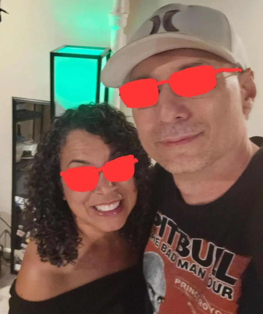 Looking for a playful couple to meet at Mon Chalet tonight! posted by Wingnut-74