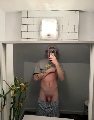 Looking for collabs, HMU posted by boyhollywoodxxx