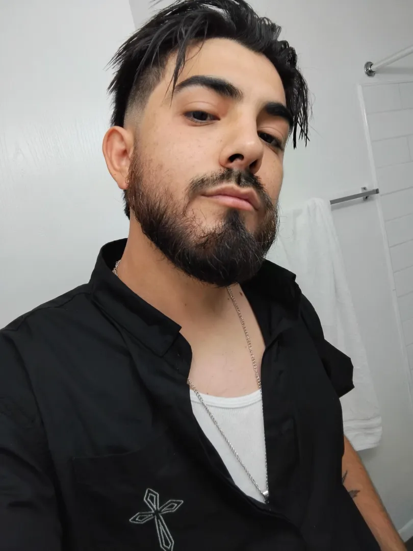 Looking for couple posted by Boring_Reputation_99