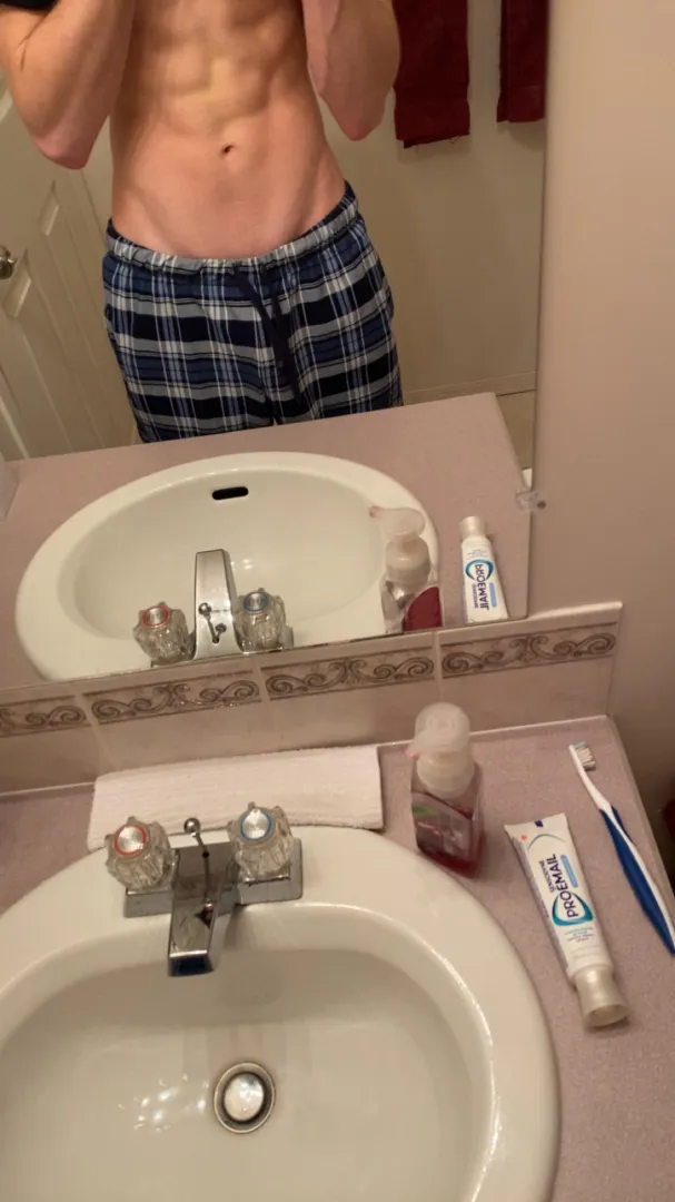 Looking for female dm me now posted by walkaa31