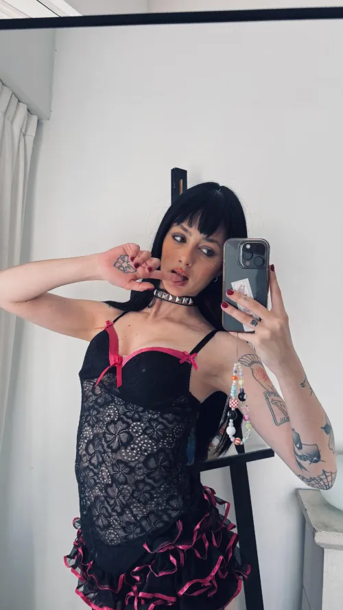 Looking for fwb vibes but only if you’re local - just use lg: ,.lunaromes`. by DancingMaenad