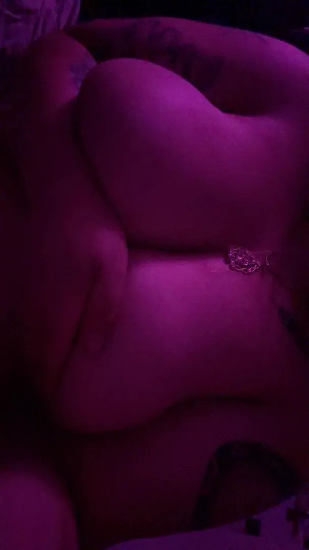 Looking for HUNG in the next hour posted by Hernandez383