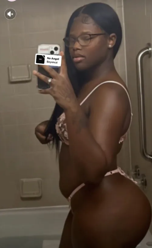 Looking For male To Fuck Her for of, No Face shots by Ashamed_Onion5233