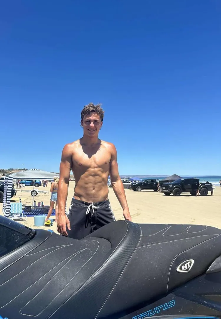 Looking for some fun in Melbourne M4F posted by Outrageous-Orchid484