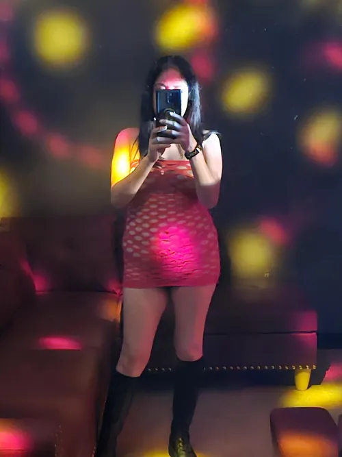 Looking for someone rn, older than 25 by Pink_Flamingo1982