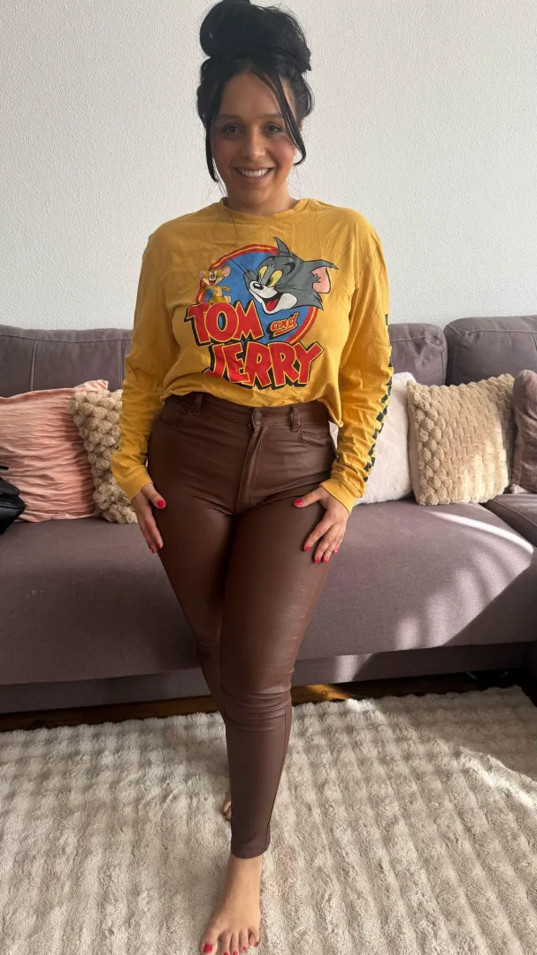 looking for the right pleasure, the one I deserve with my delicious booty posted by Galadriel69_