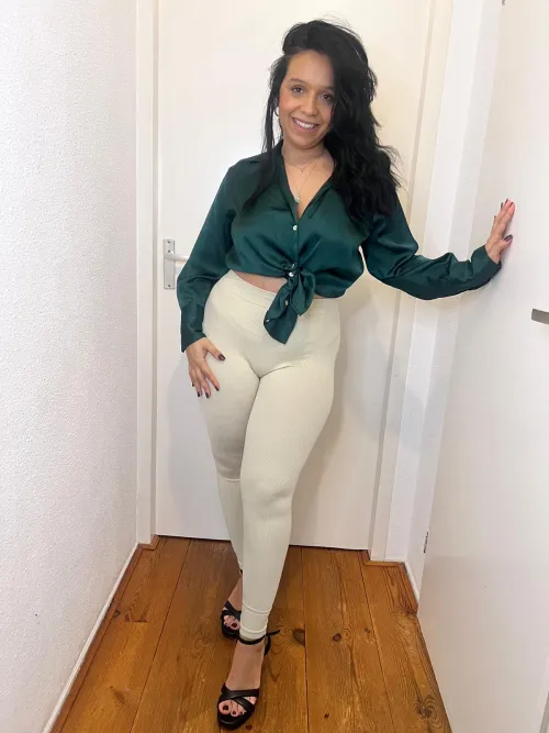 looking for the right pleasure, the one I deserve with my delicious booty by Galadriel69_