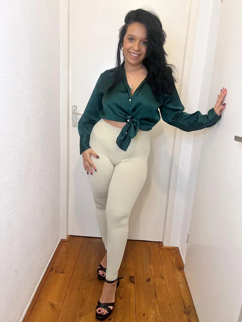 looking for the right pleasure, the one I deserve with my delicious booty posted by Galadriel69_