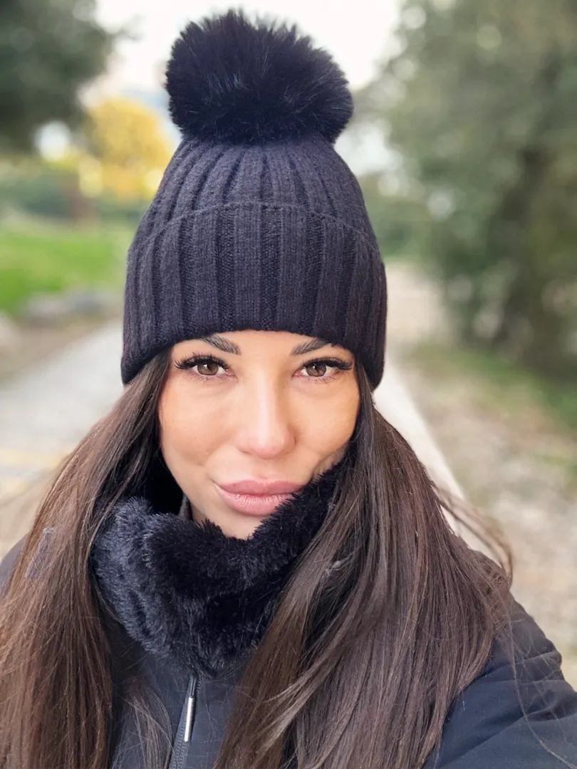 Looking hot even wearing a hat and a coat posted by Pavlovurasag