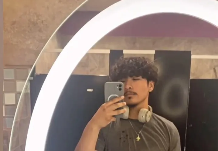 Looking to link up for some head or more (can't host) could do CarPlay by EveningService8017