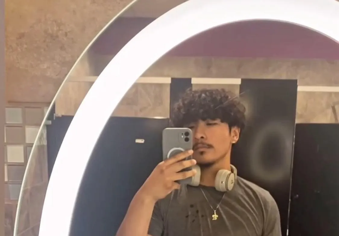 Looking to link up for some head or more (can't host) could do CarPlay posted by EveningService8017