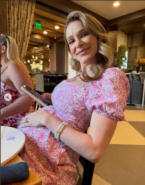 Love her natural glow! Gorgeous! by Few_Tangerine8836