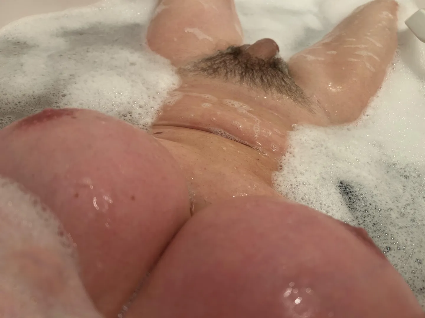 Love how hairy my girly duck looks like this. Makes me feral posted by Ladyharknessxxx