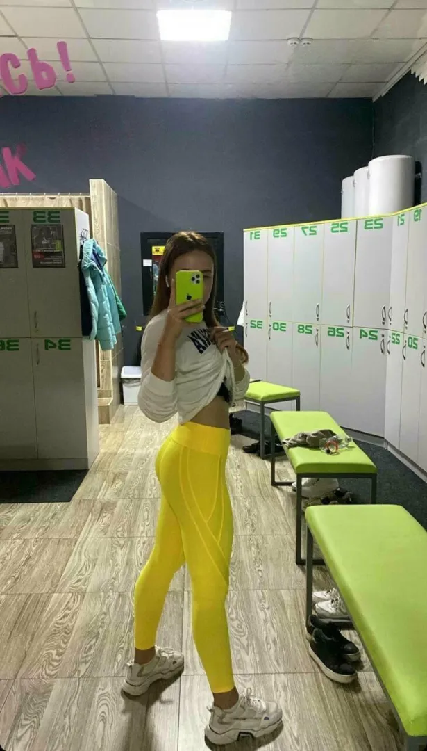Love how these yellow leggings look on me posted by cutiee_j