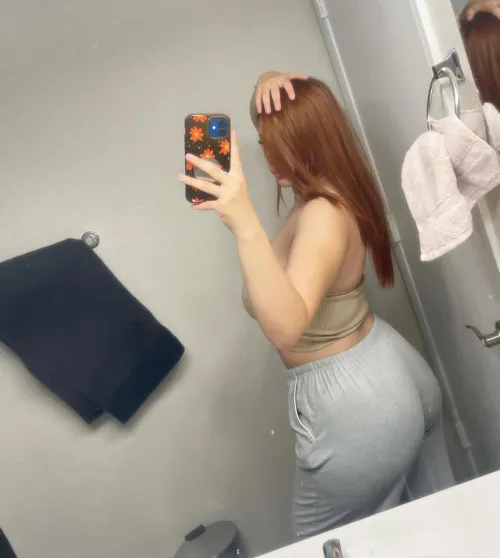 Love it when my gf wears sweats by [deleted]