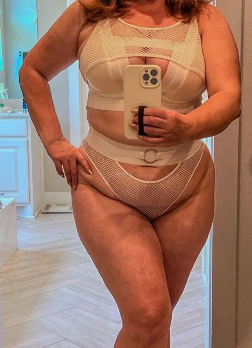 Love my curves in Axl by BuxomWifeNextDoor