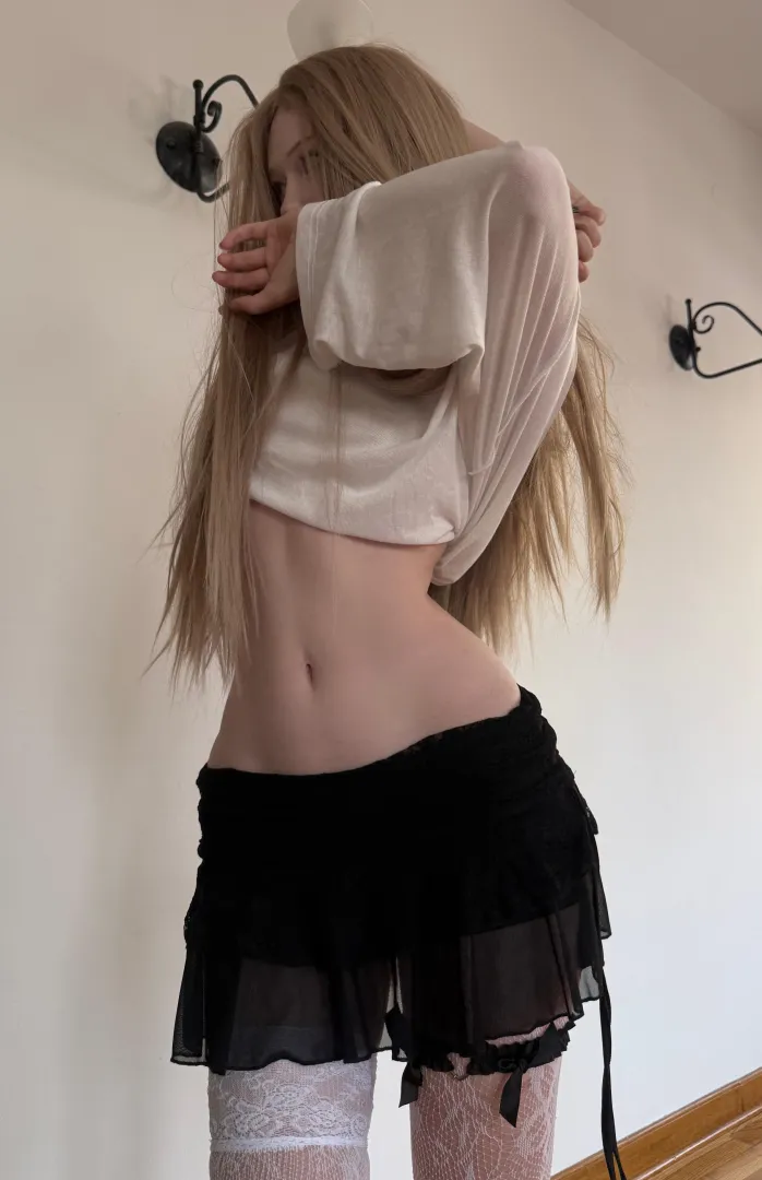 Love my new low rise skirt >x< posted by mollyc0dl3