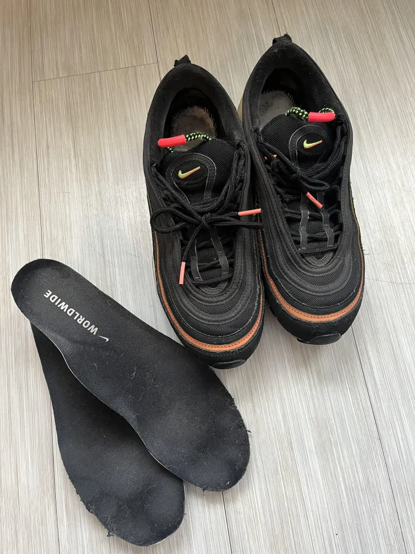 Love seeing his footprints :) posted by sadgrlshit