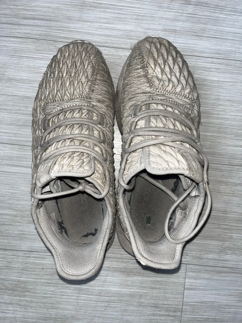 Love showing off my boyfriend’s shoes!!  posted by sadgrlshit