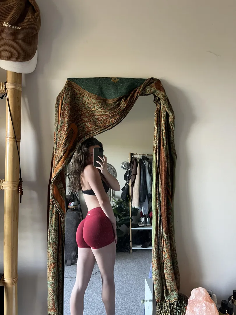 Love starting the day with a gym sesh!  posted by user0467