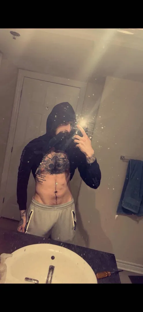 Love taking pictures in grey sweatpants  posted by Fit-Recording-6917