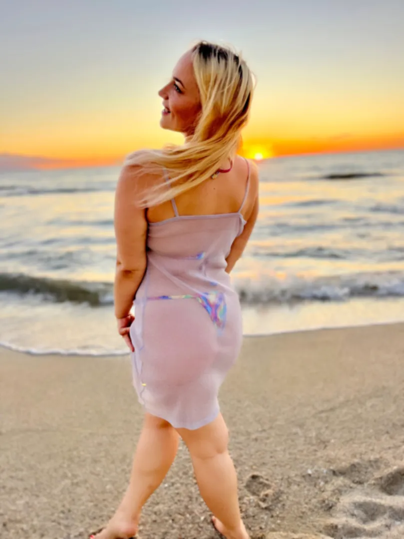 Love to show off my bikini body posted by ThreeHoleBlonde