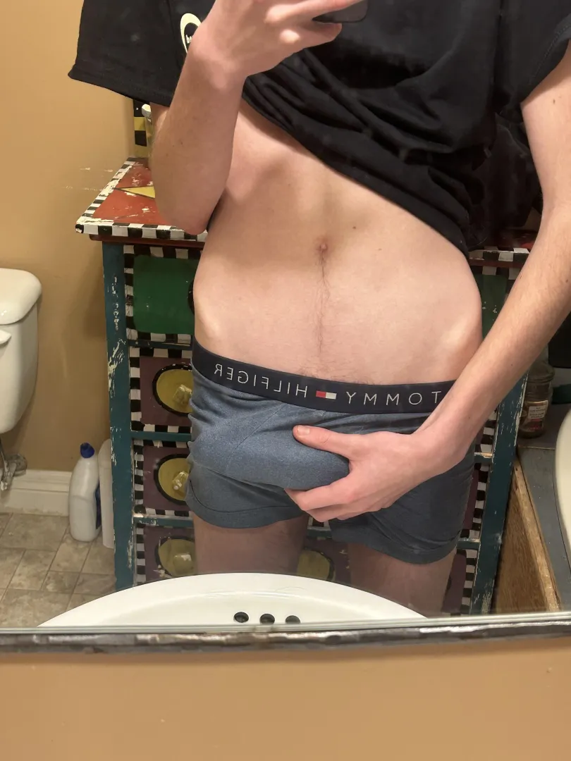 Love to show off my bulge posted by FutureFlashy5527