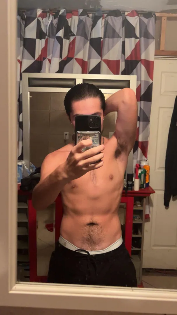 Love to show off the pits ❤️ posted by Henry_lovesu