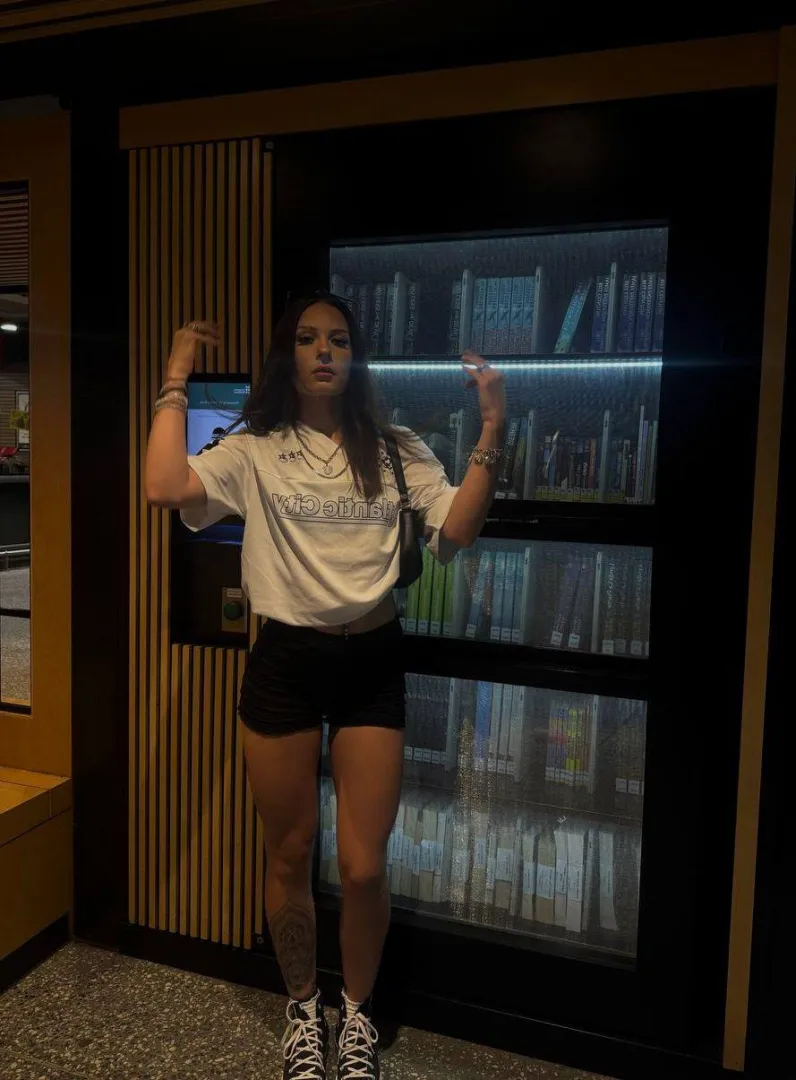 lowkey but happy posted by Bunnyappleh