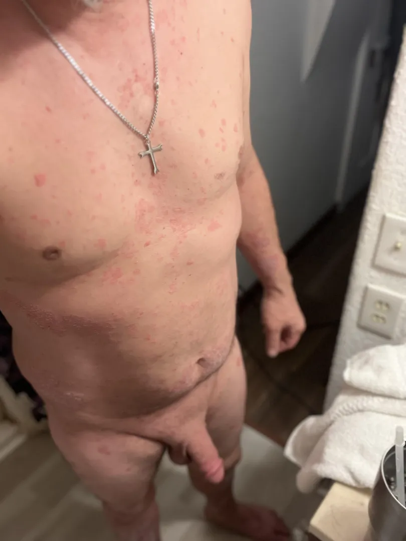 M looking for F MF posted by Healthy-Radio259