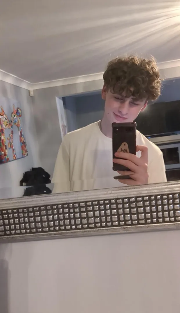 M18, looking to suck a small dick in Irlam & Cafishead area in Salford (DON'T ADD JUST TO SEND STUFF) posted by Feeling-Throat9482