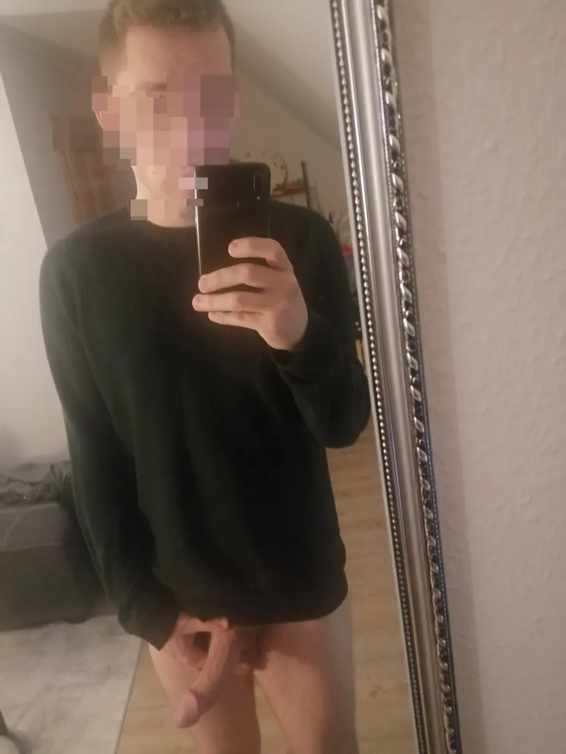 M22 sucht Herrin (gerne wesentlich älter) posted by Mean_Nail_1770