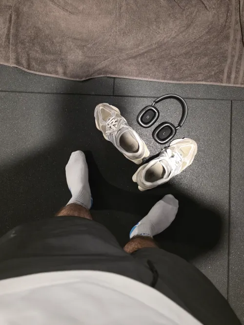 M(24) Gym socks are saoked  by ilikefeetsometimes