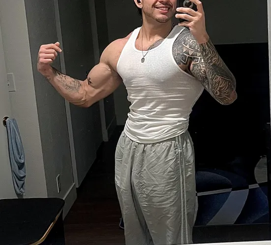 M28 looking to fuck someone’s girl or hotwife by Sith_Happens97