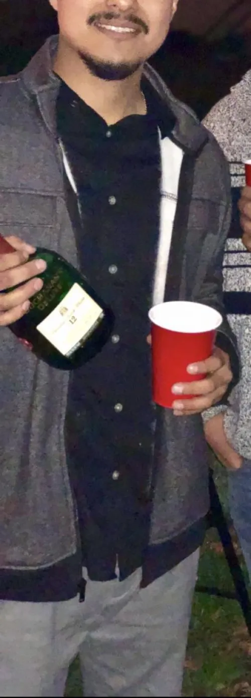 (M29) looking to have some fun with some beautiful thick or older women and willing to join MF couples as well by SantaRosa-livenn96